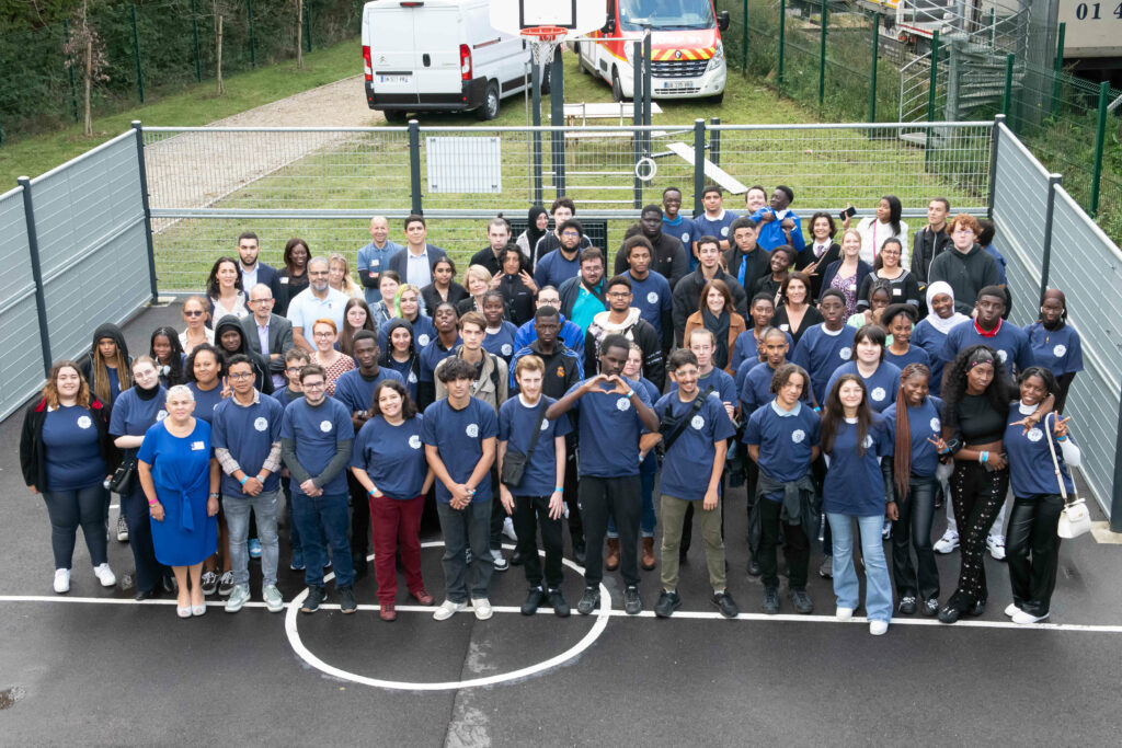 Photo de groupe des 20 ans de l'E2C Essonne