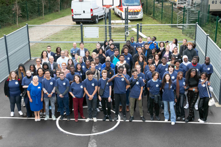 Photo de groupe des 20 ans de l'E2C Essonne